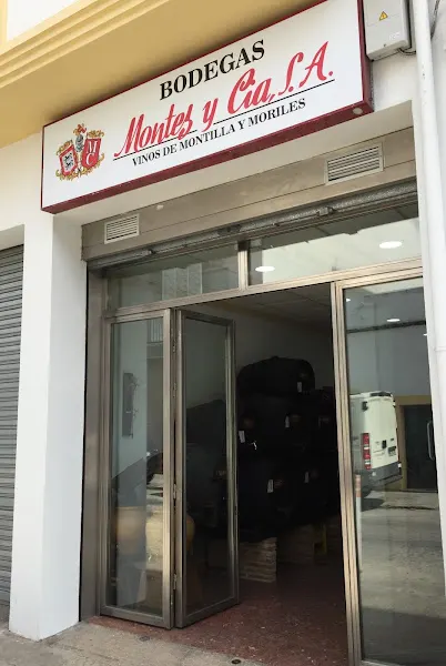 Bodegas Montes y Compañía - Bodega en Córdoba - foto 2