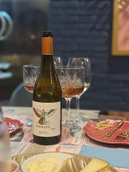 Vinoteca Señorita Malauva Maridaje Boutique - Vinoteca en Valladolid - foto 3