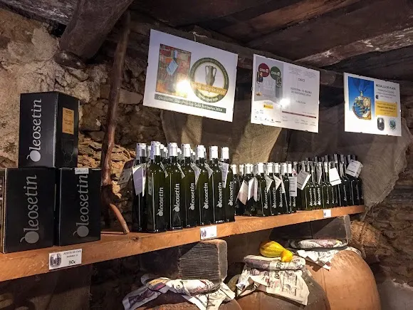 Oleosetín (aceite de oliva virgen extra, manzanilla cacereña y vinos de Pitarra) - Robledillo de Gata