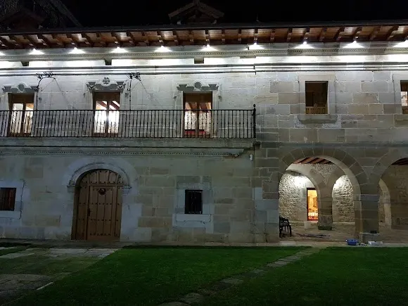 Palacio Treto (Palacio De Alvarado o de Cerecedo)