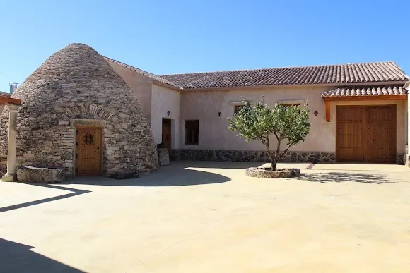 Bodega Asador Las Calzadas. Enoturismo - Vinos Tinácula - La Roda