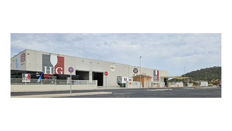 HG Mallorca (Highland Gold) - Distribución y comercialización de bebidas - Tienda de vinos en Calvià - foto 2