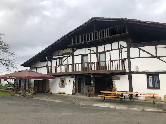 Sidrería Bodega Restaurante UXARTE Sagardaogintza - Amorebieta-Etxano